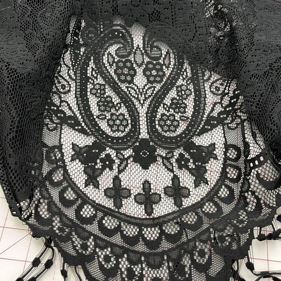 JOSEPH RIBKOFF High Neck Keyhole Sleeveless BLK Lace Long Fringe Party/NYE Top 8 - Picture 9 of 15